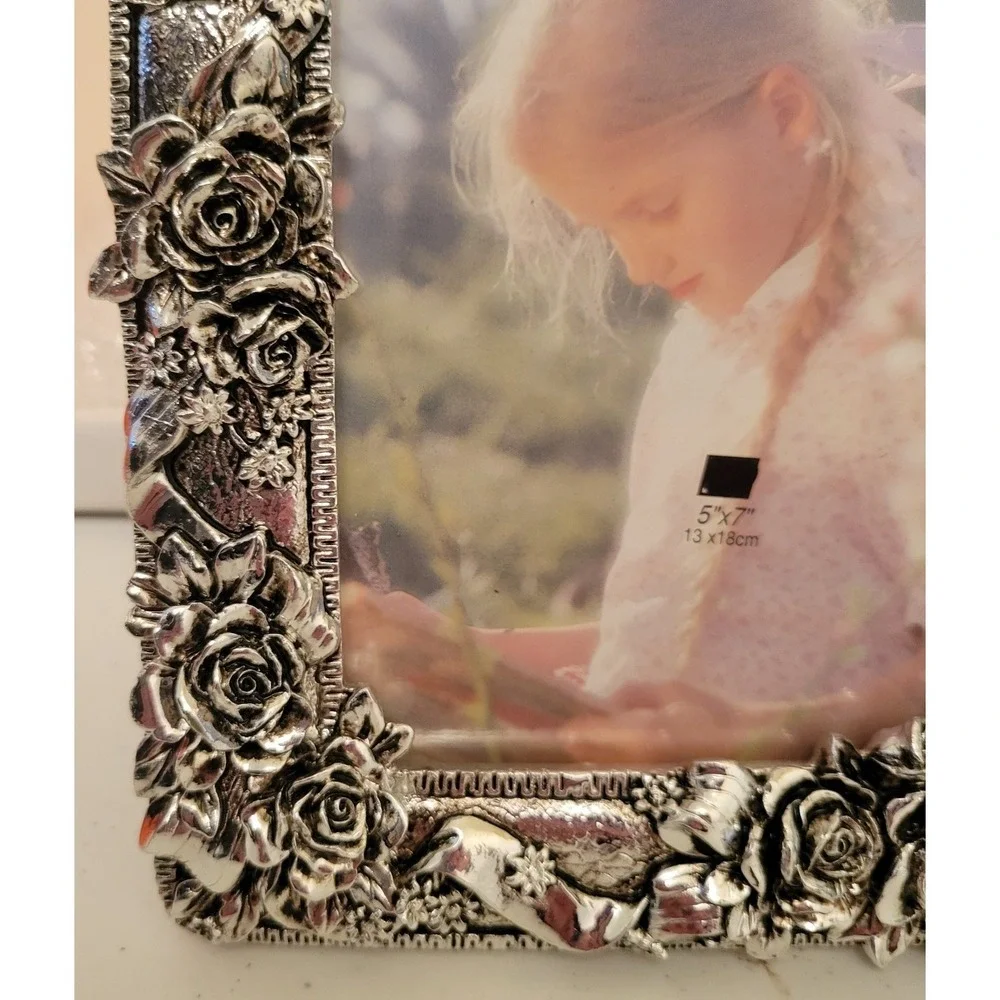 Silvertone Metal Frame with‎ 3D Roses 5 X 7 Photo Ornate Vintage Free Standing